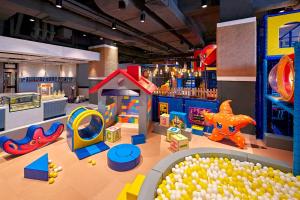 厦门厦门香格里拉的一个带玩具和游戏的儿童游乐区