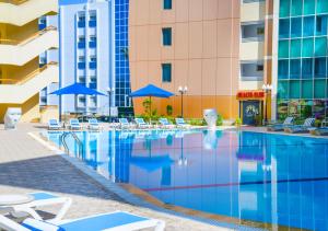 托里普尔瓦多加拉开罗酒店内部或周边的泳池