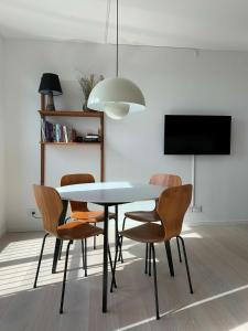 ApartmentInCopenhagen Apartment 1453的电视和/或娱乐中心