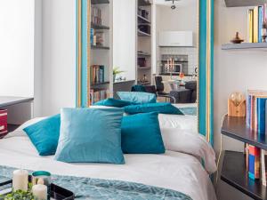 The Best Rent - Cozy loft in De Angeli district的休息区
