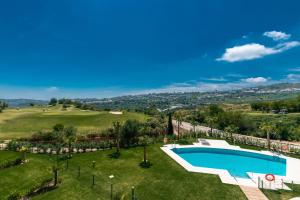 New Luxury 3BR stunning views in La Cala Golf内部或周边泳池景观