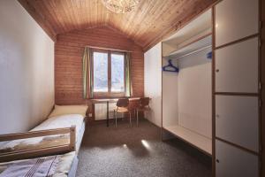 Alpine Base Hostel - Adults only客房内的一张或多张床位