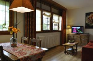 Apartamentos Los Pirineos - Atencion personal的休息区