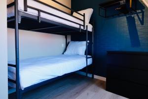 Vakantiehuis Noordwijk客房内的一张或多张双层床