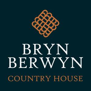 PenbrynBryn Berwyn Country House Tresaith的酿酒厂乡间别墅标志的 ⁇ 染
