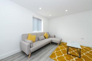 Adbolton House Apartments - Sleek, Stylish, Brand New & Low Carbon的休息区