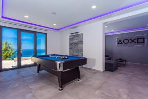 奥米什Villa Belvedere with heated pool, billiards, Media room, sea views,10 pax的相册照片