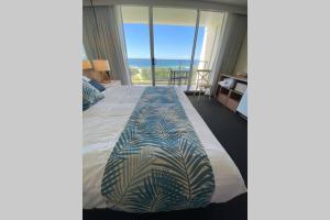 Ocean Bliss - Top floor beachfront studio with amazing views !客房内的一张或多张床位