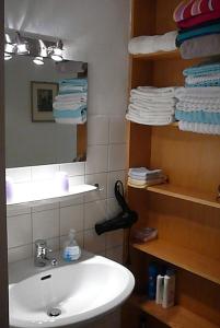 科瑞普恩霍夫度假公寓的一间浴室
