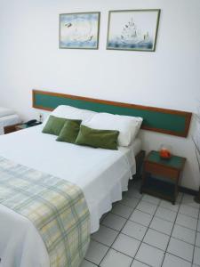 阿尔加斯马林哈斯酒店客房内的一张或多张床位