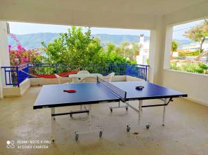 Rigos House at Askeli beach, Poros island内部或周边的乒乓球设施