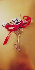 阿西西Appartamento Sant'Apollinare的红丝带上的小金钥匙