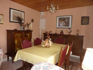 Gîte Huisseau-sur-Cosson, 3 pièces, 4 personnes - FR-1-491-212餐厅或其他用餐的地方