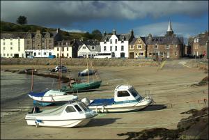 斯通黑文Stonehaven ground floor home with a spectacular harbour view.的相册照片