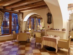 Hotel Relais Vecchio Maso餐厅或其他用餐的地方