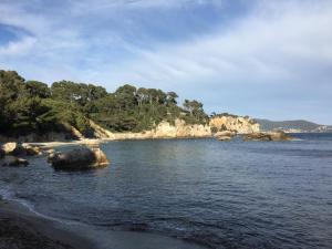 土伦Studio proche mer et ville TOULON 2 pers的相册照片