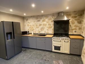 La Maison du Caillou的厨房或小厨房