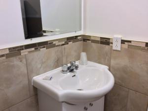 奥伯格度拉比彻姆酒店的一间浴室