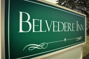 斯克内克塔迪Belvedere Inn Schenectady - Albany的信奉的绿色标志旅馆