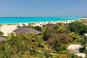 普罗维登西亚莱斯岛The Meridian Club, Turks and Caicos的享有海滩美景。