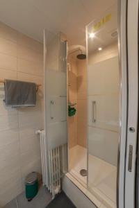 PRESTIGELOC Appart 3 Chambres 2 SDB La Loire的一间浴室