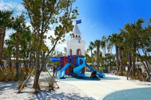 Siesta Cooler: Only Minutes Walk to Siesta Beach!的儿童游玩区