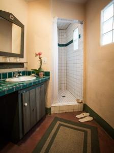 拉斯帕洛马斯酒店的一间浴室