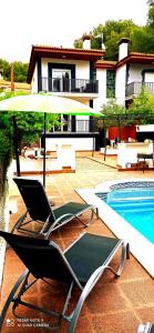 塞古德卡拉斐La Pineda Calafell的游泳池畔带遮阳伞的躺椅