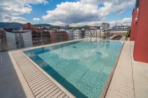 Catalonia Gran Vía Bilbao内部或周边的泳池
