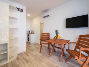 Mediteran Travel Mobile Homes Miran Pirovac平面图