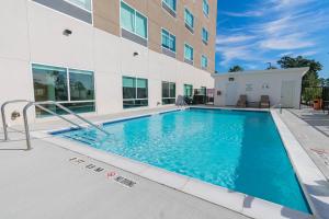 Holiday Inn Express & Suites Houston - North I45 Spring, an IHG Hotel内部或周边的泳池