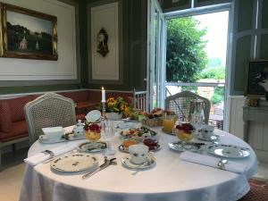 Bed & Breakfast mit Charme- Aux2platanes- Außergewöhnlich schön am Bodensee餐厅或其他用餐的地方