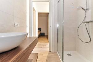 ApartmentsGarda - Garda31 Residence的一间浴室
