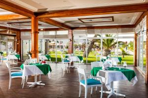 TUI BLUE Palm Beach Palace Djerba - Adult Only餐厅或其他用餐的地方