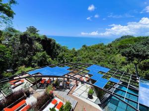 曼努埃尔安东尼奥玛坎达海边酒店 - 仅限成人入住的享有建筑的空中海景