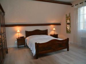 Gîte Mont-prés-Chambord, 4 pièces, 7 personnes - FR-1-491-43客房内的一张或多张床位