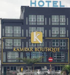 金宝金宝精品酒店（金宝中环）的一间设有卡玛帕建筑的酒店,上面有标志