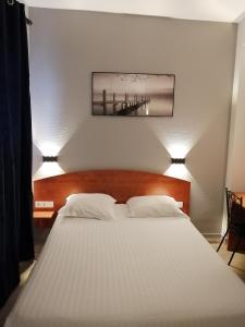德斯莱切斯酒店 - 昂热客房内的一张或多张床位