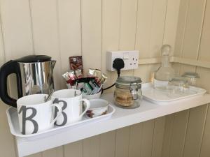 Ashbury Bed & Breakfast的咖啡和沏茶工具
