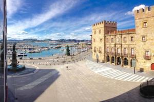 希洪LUJOSA en la plaza mayor de GIJON的相册照片