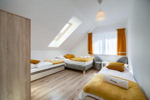 Purtulka pokoje klimatyzowane客房内的一张或多张床位