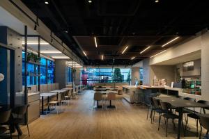 Travelodge Myeongdong City Hall餐厅或其他用餐的地方