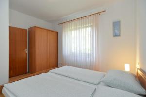 Apartments Porec 336客房内的一张或多张床位