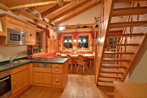 伯格霍夫木屋的厨房或小厨房