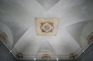 夏卡Regina Bianca - Camere, Suite & Spa - Sciacca的建筑物天花板上的绘画