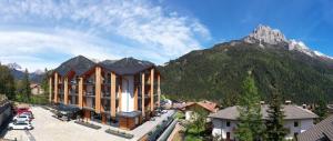 冬天的Ciampedie Luxury Alpine Spa Hotel