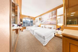 富豪香港酒店客房内的一张或多张床位