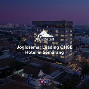 三宝垄ARTOTEL Gajahmada Semarang的带有读过jologensen贷款人租赁办公室的标志的建筑物