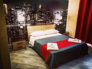 坎波巴索Central Campobasso的一间市景卧室,配有一张床