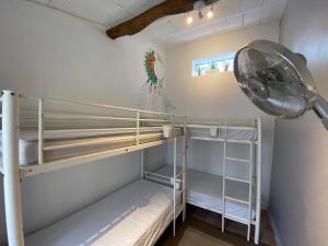 奥兰奇特莱斯旅舍客房内的一张或多张床位